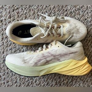 ASICS Novablast 3 - Size 7.5, lightly worn